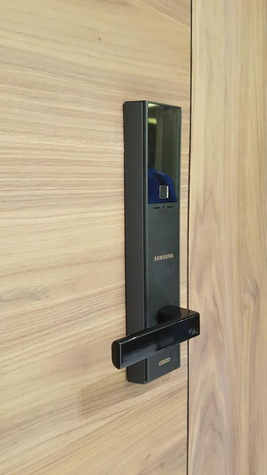 Samsung SHS-DH538 Digital Fire Rated Door Lock and S818 Gate Lock Bundle